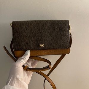 Michael Kors Crossbody Bag/Wallet